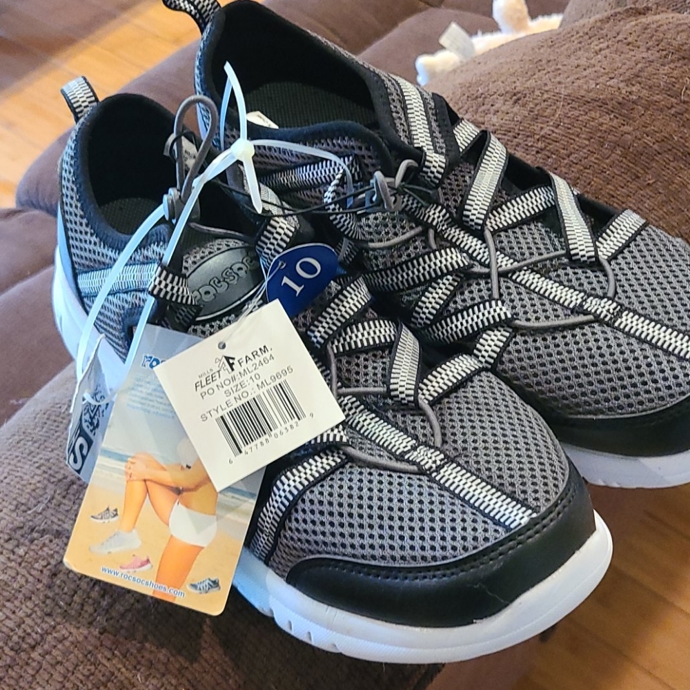 Rocsoc size 10 water shoes